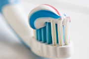 Человеческую зубную пасту для чистки зубов животным применять нельзя!